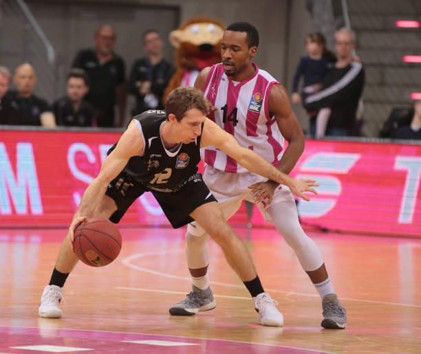 极力在赛场 极力在赛场