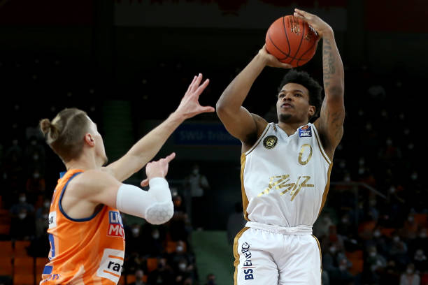 内与梅西并 内与梅西并