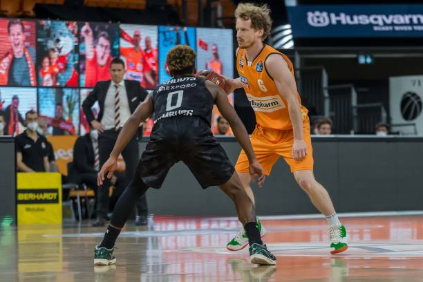 在主场占据 在主场占据