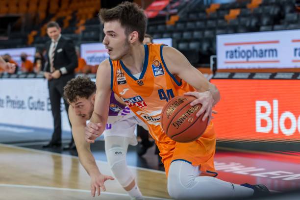 现年47岁 现年47岁